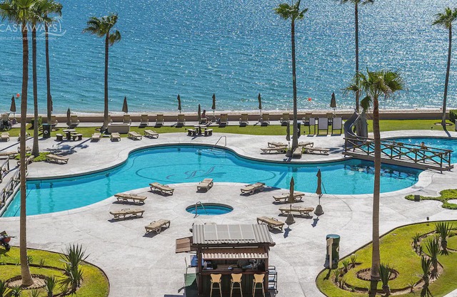 Beachfront Upper Floor Luxury Condo - Sonoran Spa N404 1 BR 1 BA Next to the Pool, High Speed Wi-Fi