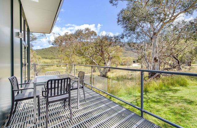 Ecocrackenback 14 'Sustainable chalet close to the slopes.' in Crackenback