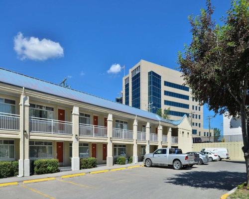 Econo Lodge Inn Suites University 