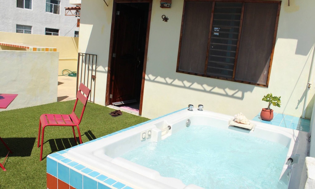 Downtown Cancun House | Room-cancun Guest House 4 Terrace Tub