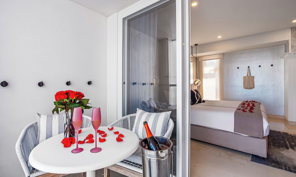Las Glorias Apartment | Stunning Beachfront Condo - Sea Views