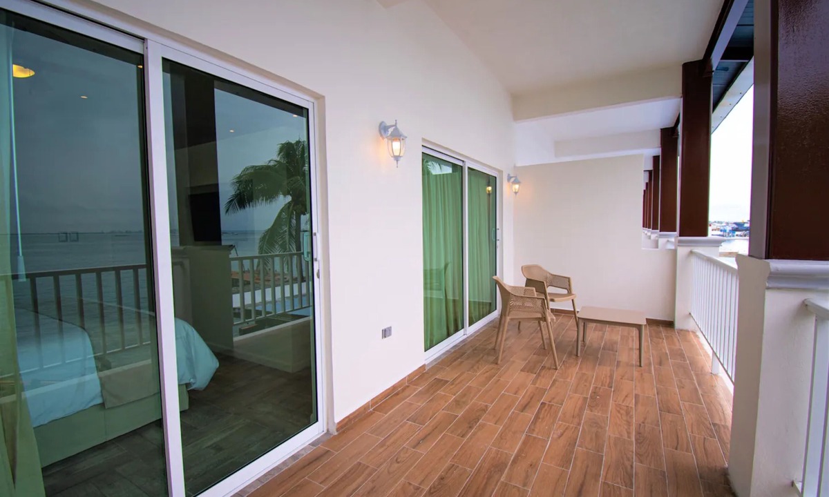 Centro - Supmza 001 Hotel | Bartolome Oceanfront Suites