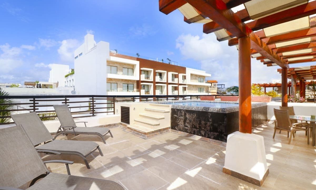 Downtown Condo | Exclusive Penthouse, Rooftop Private Pool. Parking