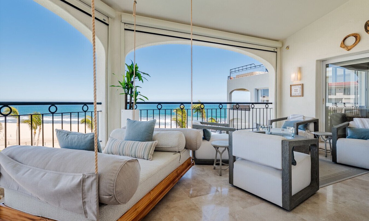 Zona Hotelera Condo | Tortuga Bay 2BR Beachfront Condo 180° Ocean Views