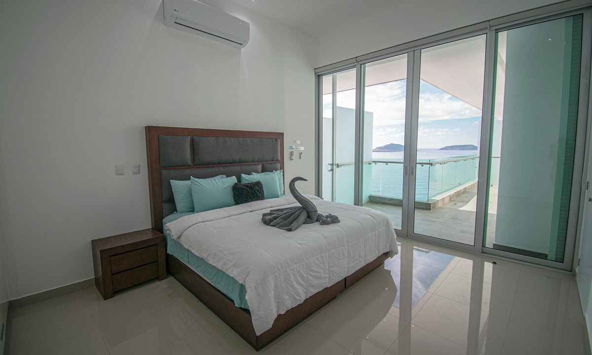 Ferrocarrilera Condo | Everything you need on the Malecon -1503 T eMe