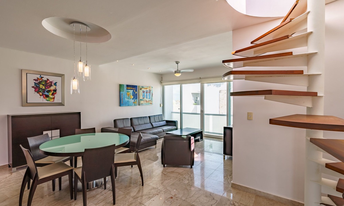 Centro Apartment | Duplex w/Rooftop Plunge Pool – Walk to Beach