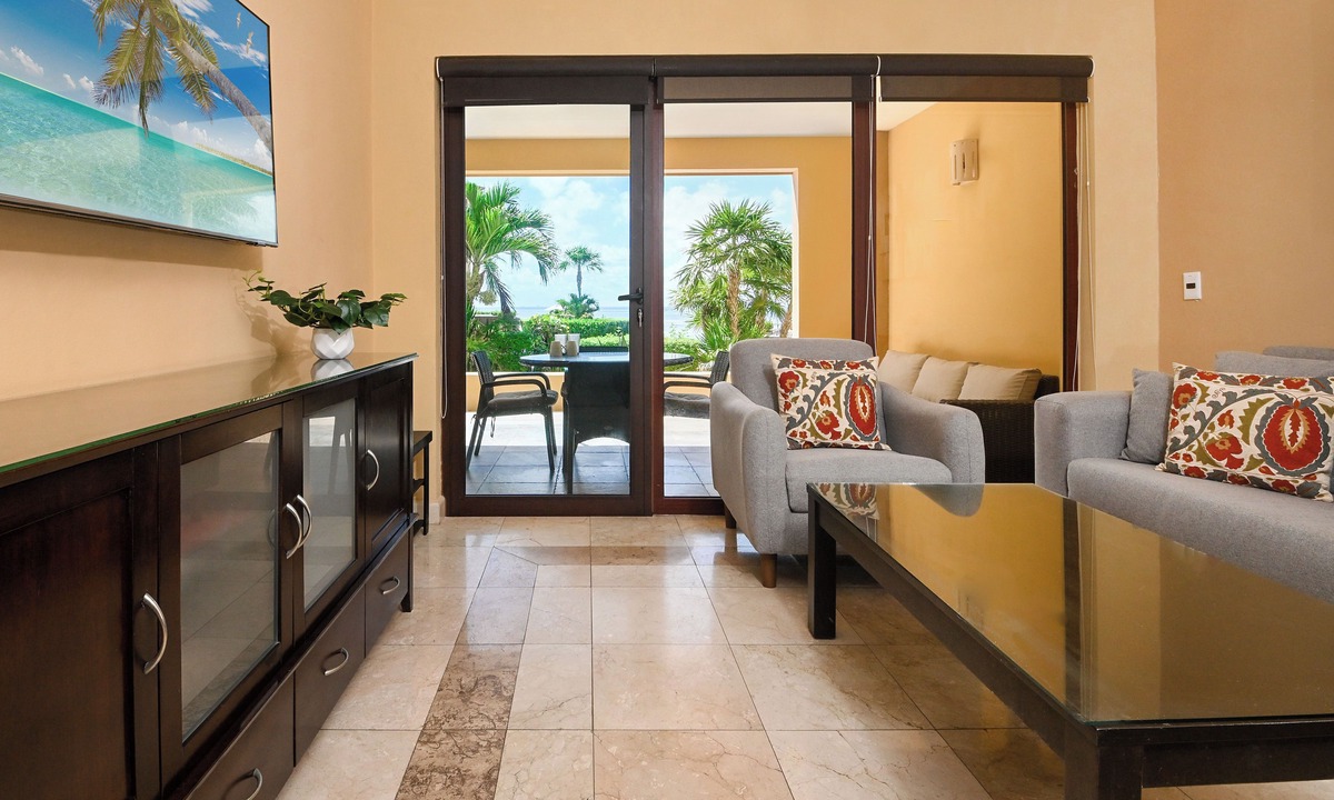 Downtown Condo | Luxury 3BR Walk Out to the Ocean! C104