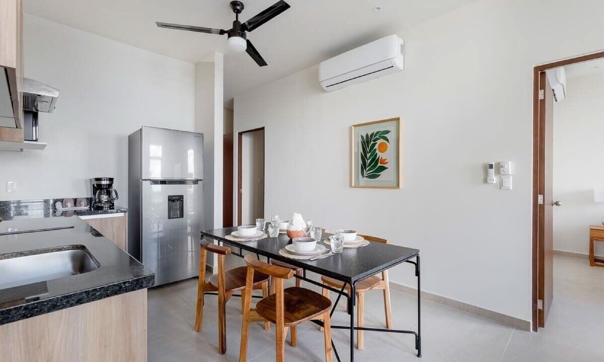 Downtown Cancun Apartment | Lagoon-View Apt - Cancun - Pool & Gym - Sleeps 4