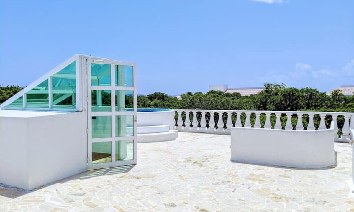 Playacar Apartment | Finca Tropical: 18 bedroom house with pool, 1 minute from the beach