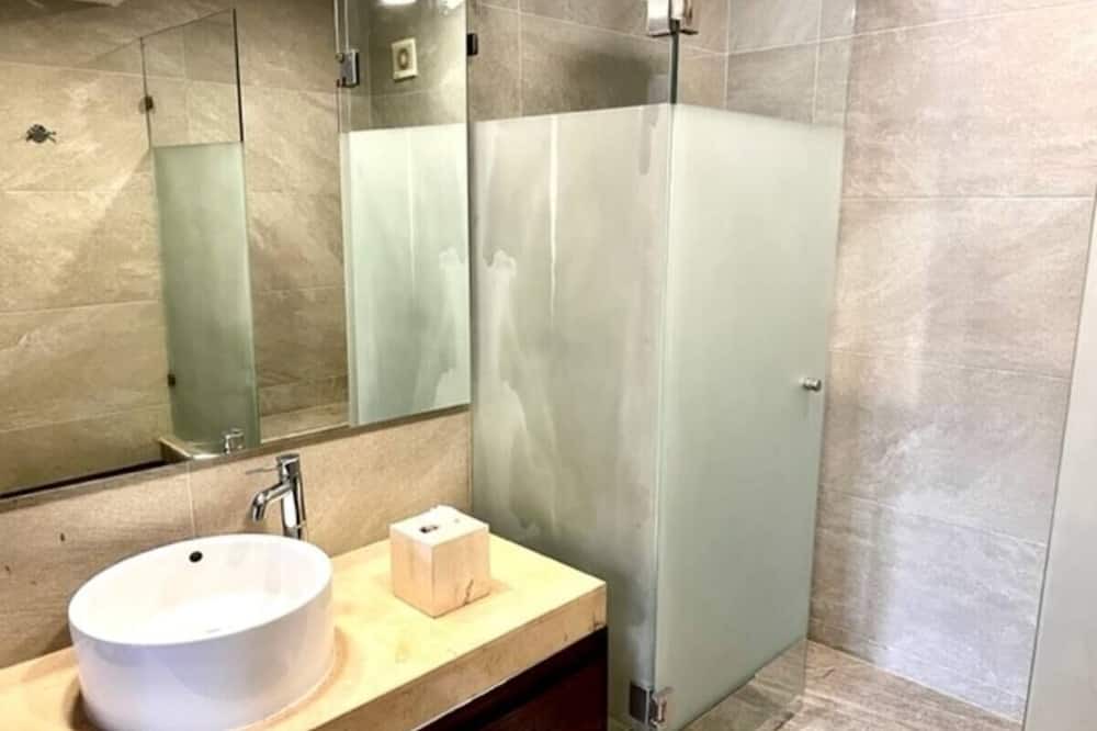 Photo of Bathroom in 12th Street