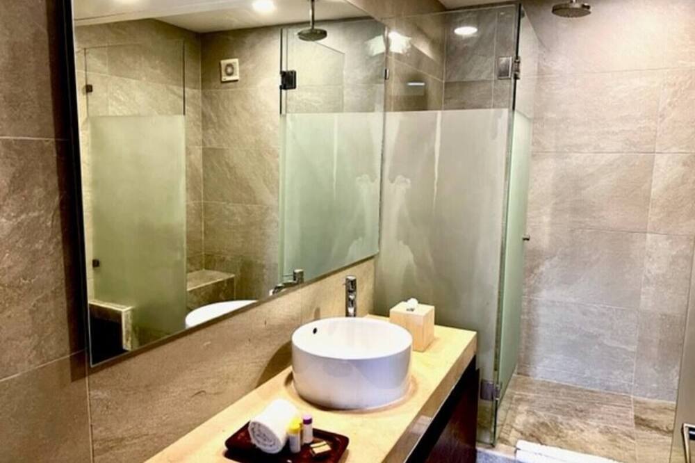 Photo of Bathroom in 12th Street