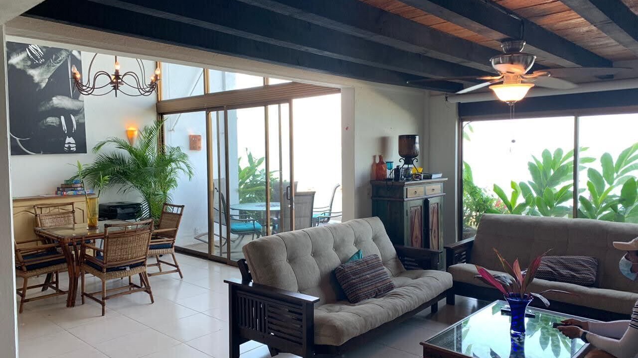 Photo of Livingroom in South Shore Hotel Area