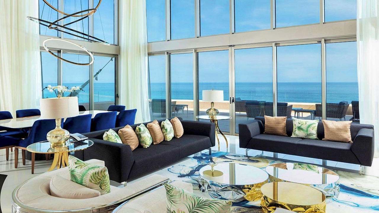 Photo of Livingroom in South Shore Hotel Area