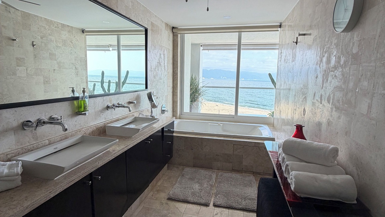Photo of Bathroom in Isla Iguana