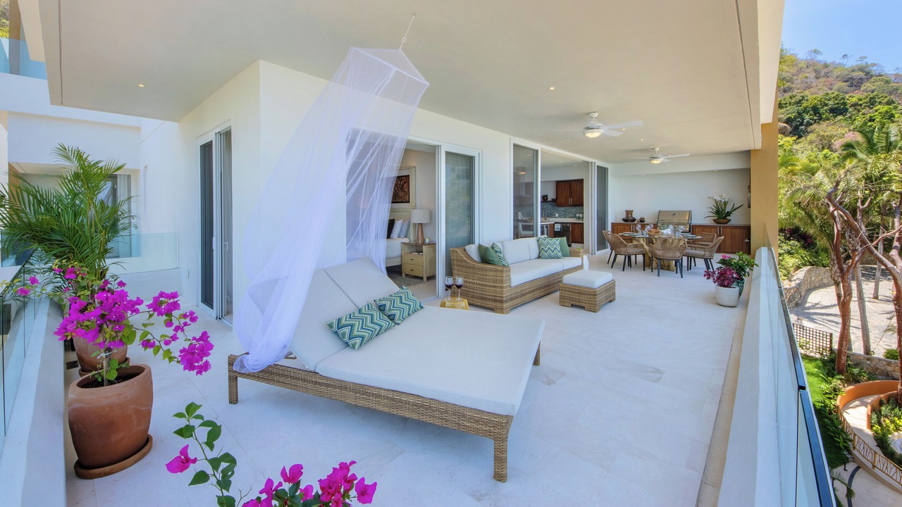 Photo of Patio Balcony in South Shore Hotel Area