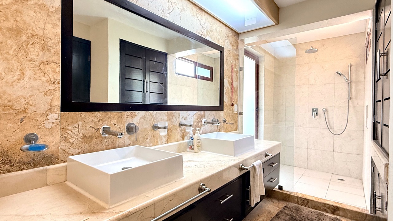Photo of Bathroom in 12th Street