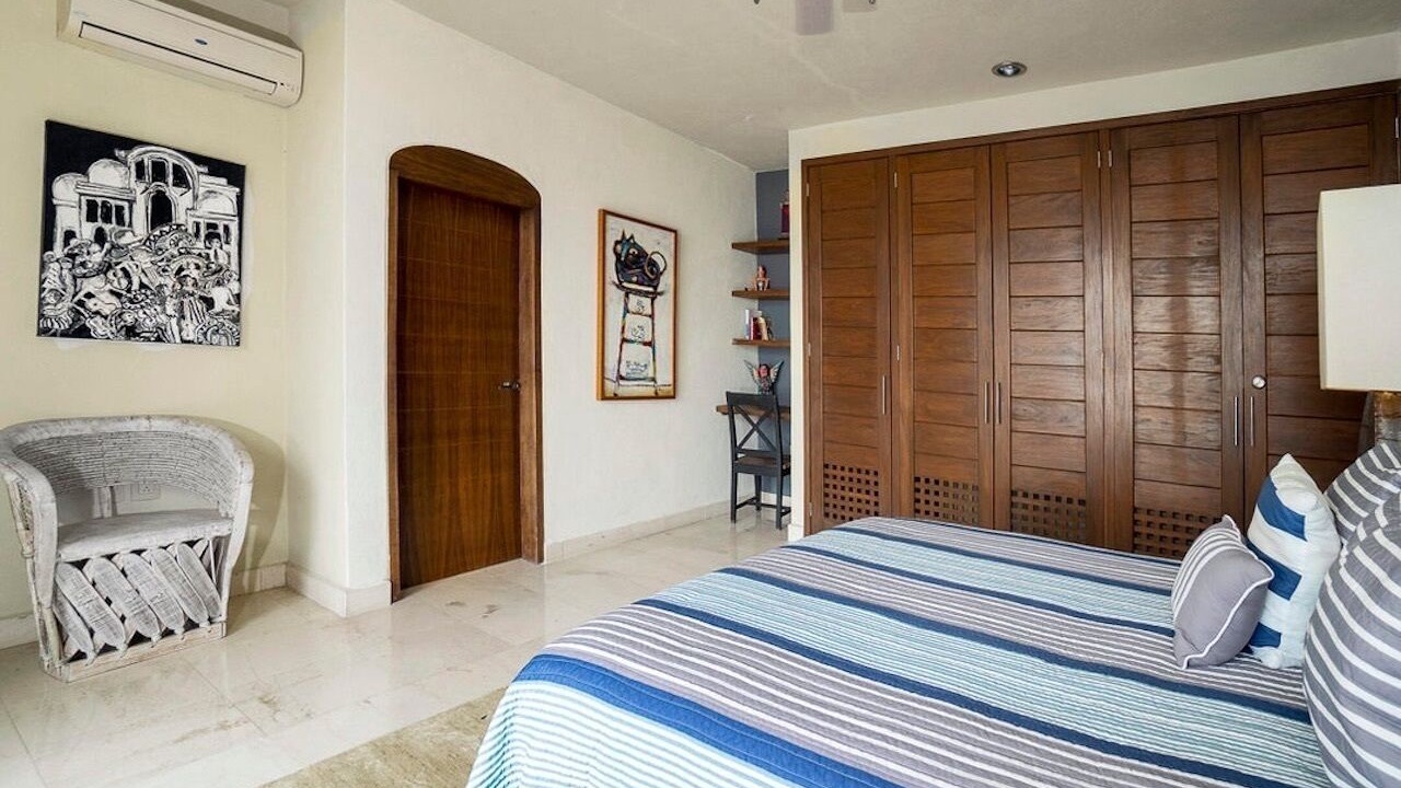Photo of Bedroom in South Shore Hotel Area