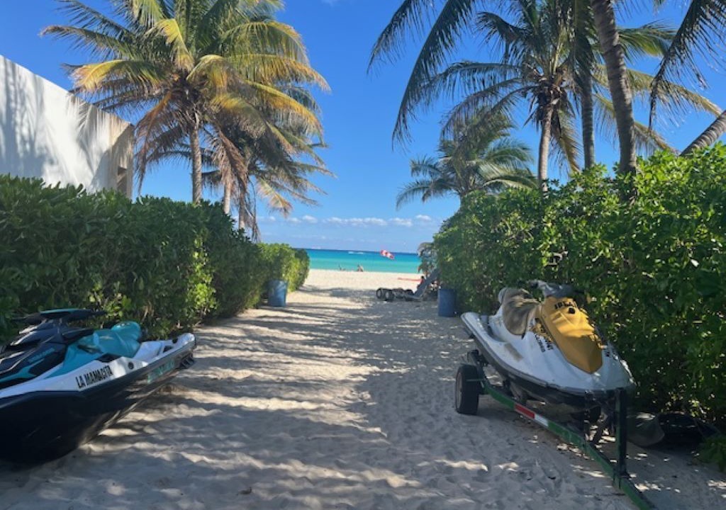 Photo of Others in Playacar