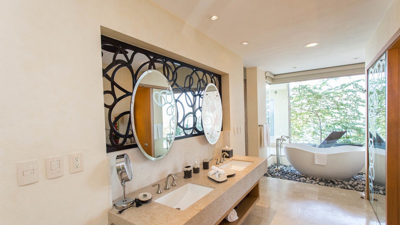Photo of Bathroom in South Shore Hotel Area