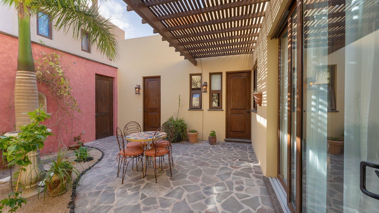Photo of Outdoor in Nopolo