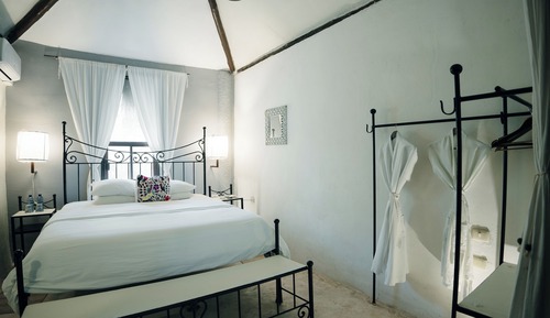 Superior Room, 1 King Bed, Private Bathroom, Garden Area