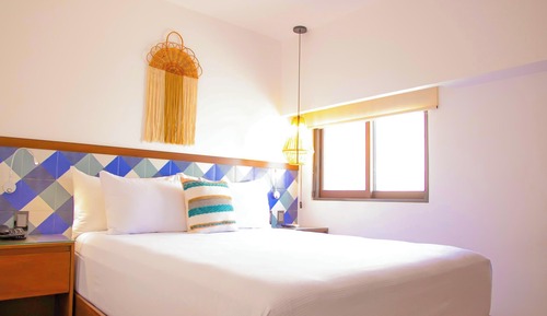 Superior Room, 1 Queen Bed, Refrigerator
