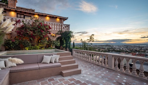 Grand Villa