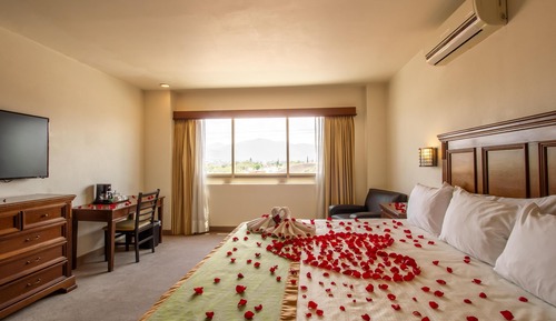 Suite, 1 King Bed, Non Smoking, Hot Tub