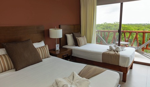 Triple Superior, 1 queen bed 1 single bed