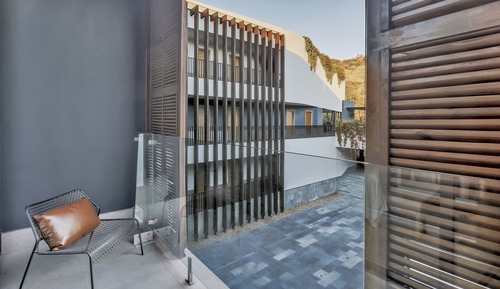 Deluxe Balcony Patio View, 1 King