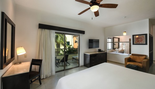 ROYAL RETREAT 1 BEDROOM STUDIO
