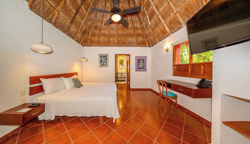 Bungalow 1 King Bed, Kitchen