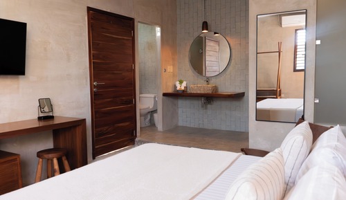 Premium Room, 1 King Bed