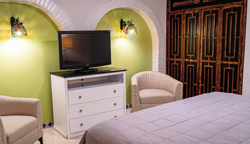 Comfort Room, City View