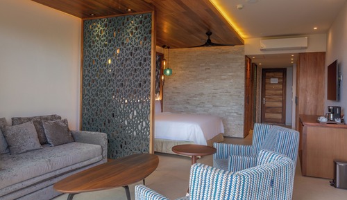Platinum King Junior Suite - 2 Kids/Teens Stay Free