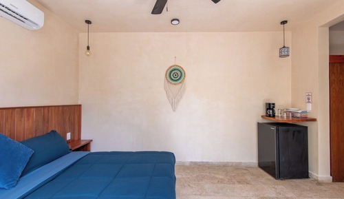 Standard Studio Suite, 1 King Bed, Pool View