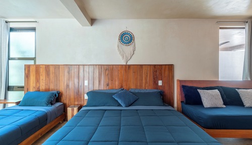 Deluxe Studio, Multiple Beds, Pool View