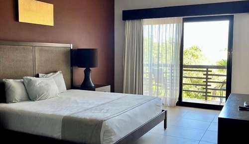 Comfort Suite, Balcony, Pool View