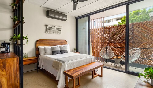 Design Studio, Balcony