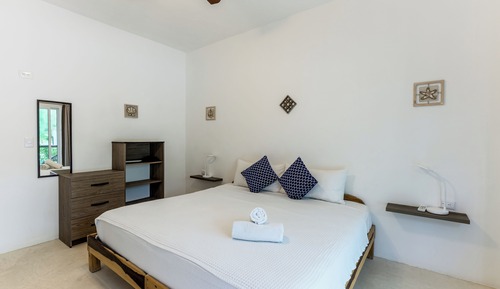 Deluxe Room, 1 King Bed