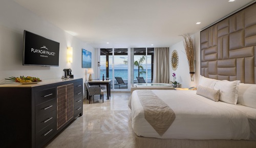 Superior Walk Out Suite Ocean Front - Kids & Teens Stay Free