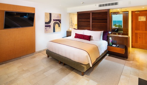 Room, 1 King Bed, Club Lounge Access, Lagoon View (Lagoon View)