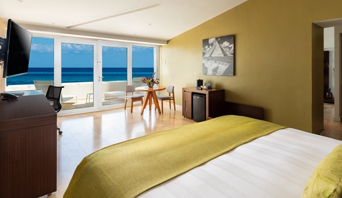 Signature Suite, 1 King Bed, Oceanfront