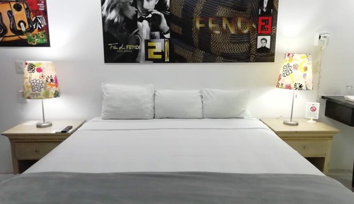 Basic Room, 1 King Bed
