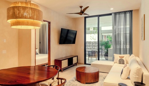 Luxury one bedroom apartment with 1 king bed & PLUNGE POOL