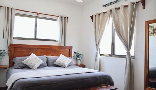 Comfort Room, 1 King Bed, Private Bathroom