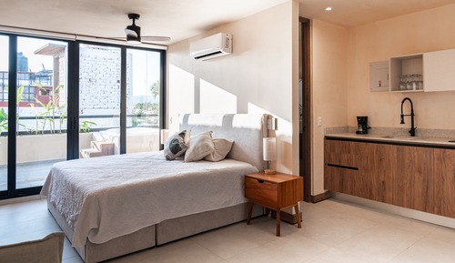 Premium Suite / Partial Ocean View PH13