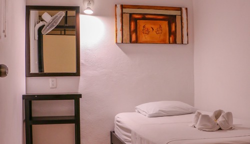 Basic Room, 1 Twin Bed, Non Smoking, Shared Bathroom