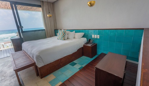 Comfort Suite, 1 King Bed, Pool Access, Ocean View