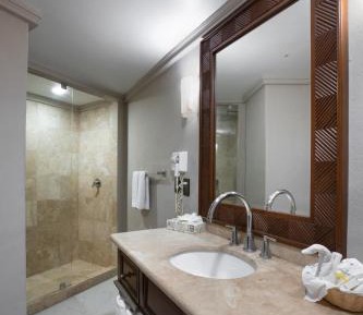 Two-Bedroom Family Suite Beach Front